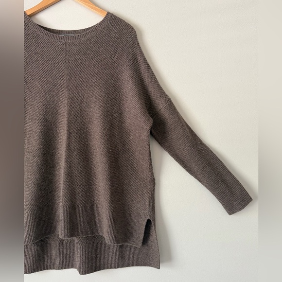 Vince Woman’s Relaxed Scoop Neck Sweater in Taupe Cashmere Wool Sz M - Picture 2 of 12